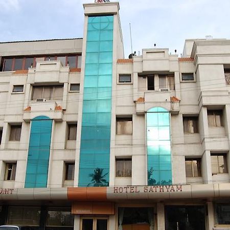 Hotel Sathyam Tiruchirappalli Экстерьер фото